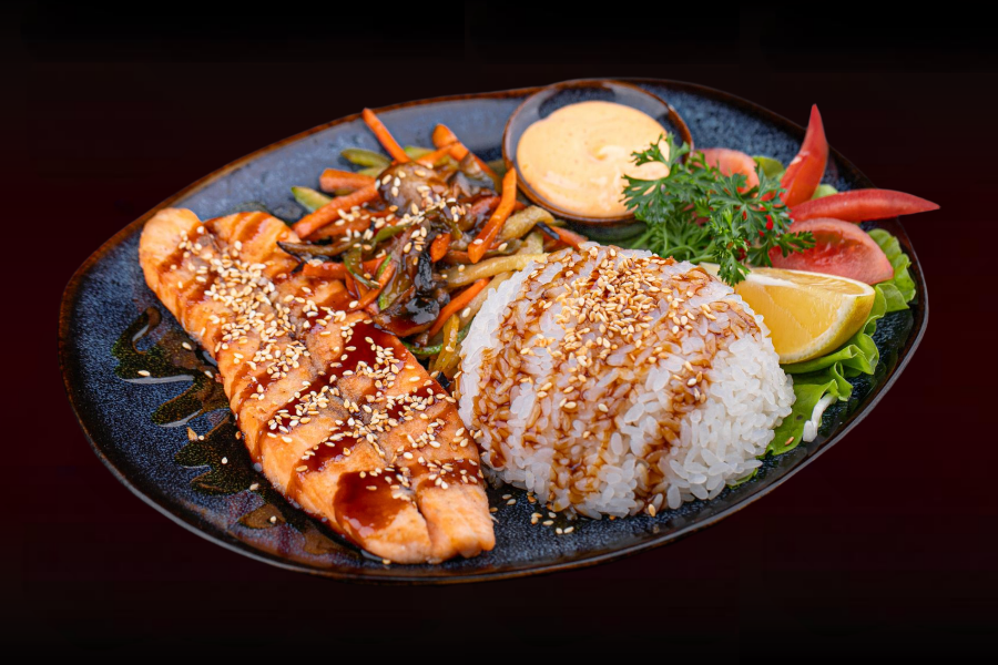 Лосось на рисе