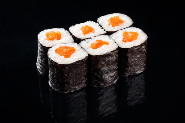 Классический ролл с лососем